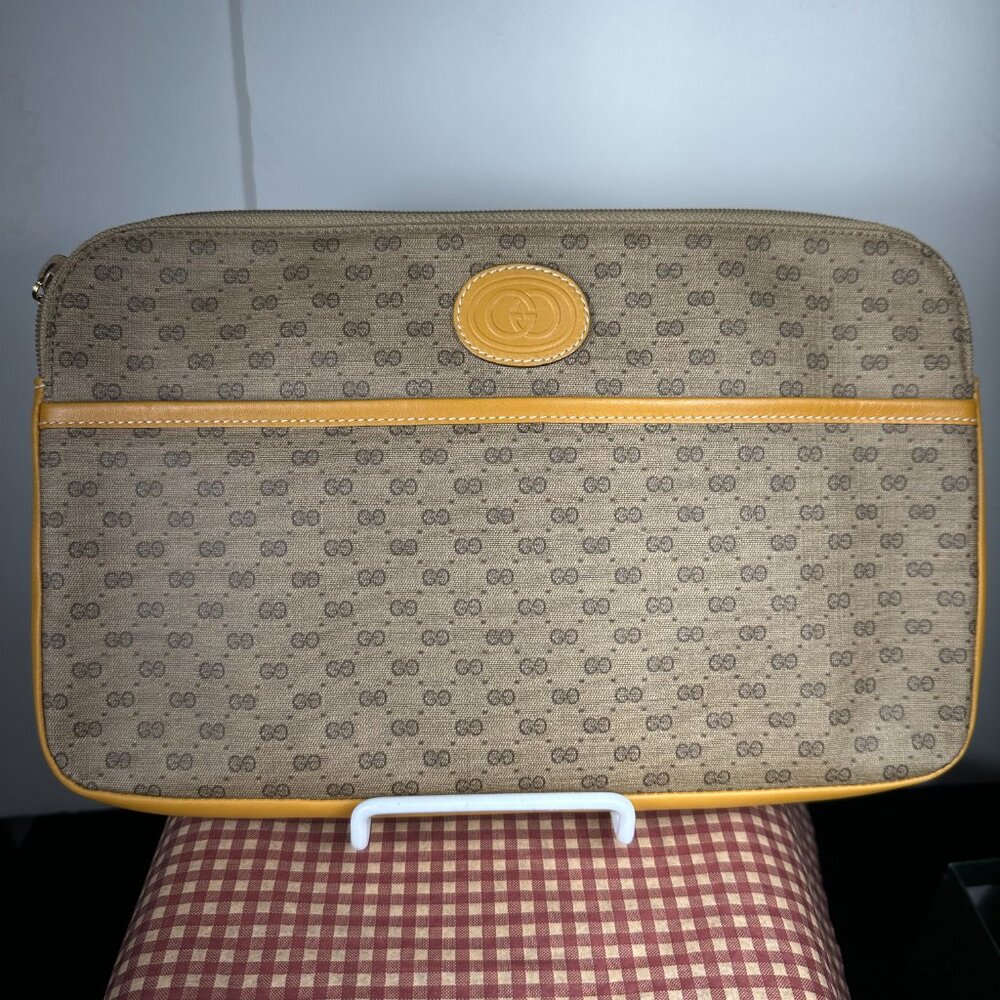 NEW "Vintage" Gucci Clutch with Gucci Hard Paper Box